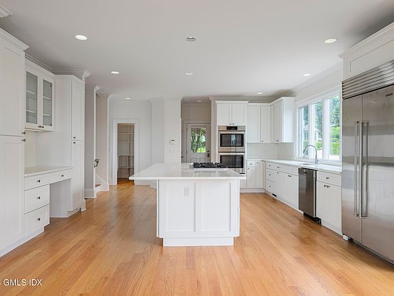 5th image of 23 Cobb Island Dr
