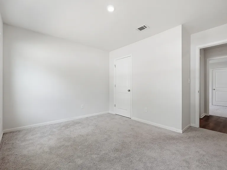 136 Pfitzer Ct — Photo 6