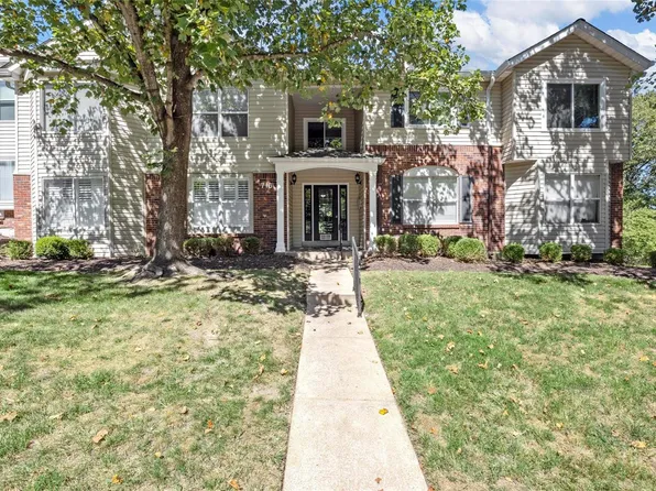 716 Woodside Trails Dr APT 203, Ballwin, MO 63021