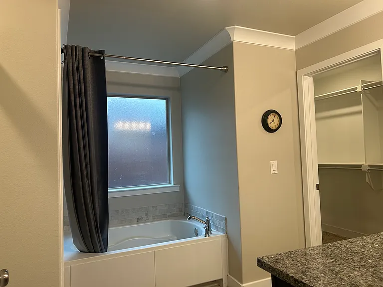 13716 Sherman Ave — Photo 19