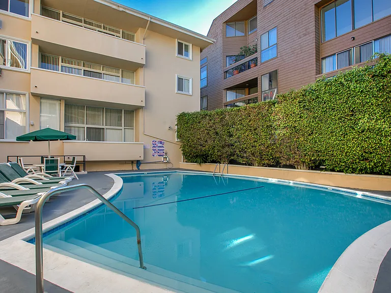Brentwood Towers — Photo 6