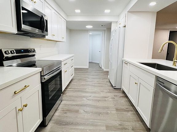 2nd image of 500 Egret Cir APT 8104