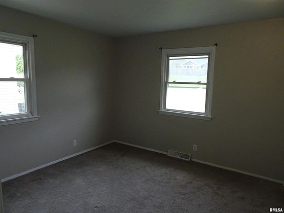 3rd image of 1617 W 43rd St
