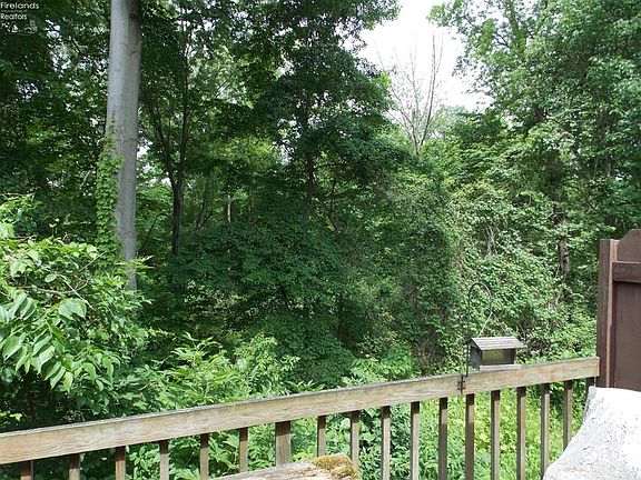 4th image of 42 Brookview Dr