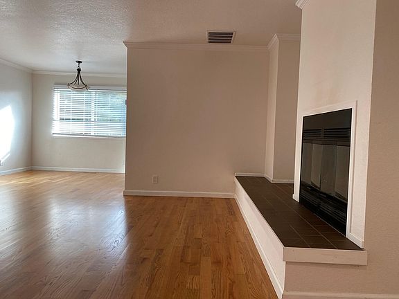 3rd image of 200 Pilarcitos Ave #1
