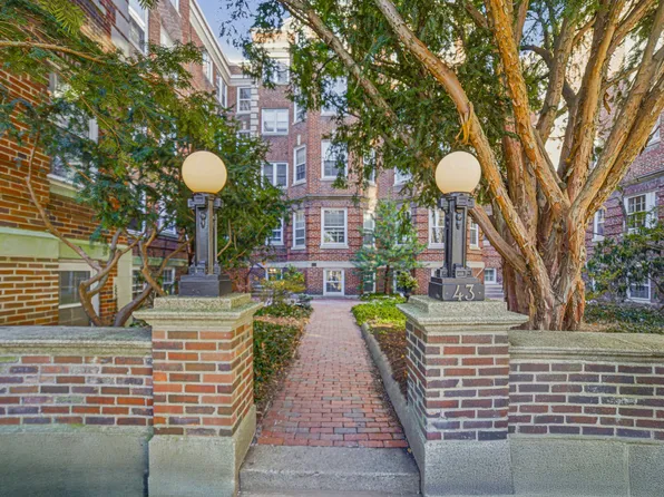 41-43 Linnaean St APT 1, Cambridge, MA 02138