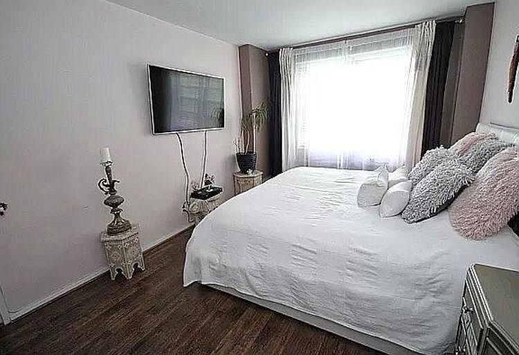 1st image of 2939 Colden Ave #1