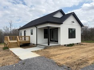 1984 Maple Dr, Scottsville, KY 42164
