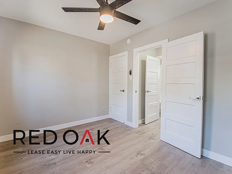 424 E 20th St #428 — Photo 16