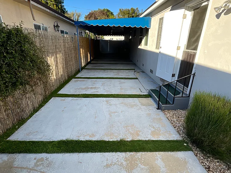 15233 Camarillo St — Photo 22