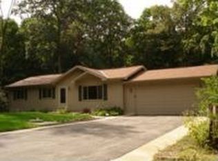 N1413 Lake Dr, Fontana, WI 53125