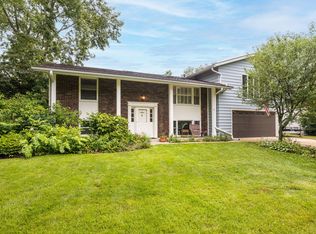 28 Ashlawn Ave, Oswego, IL 60543
