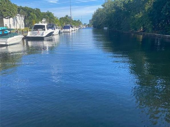 6489 Bay Club Dr APT 4