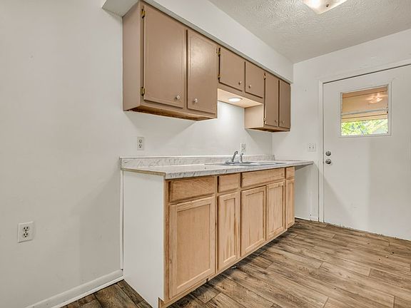 4th image of 503 Cromwell St #503