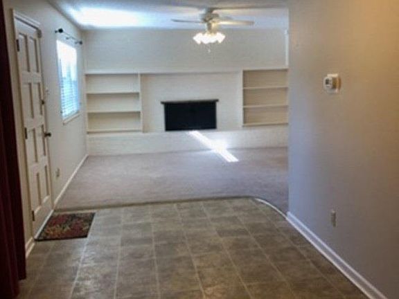 2nd image of 125 Carl Dr APT 32
