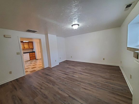 4th image of 260 W 19th St #B