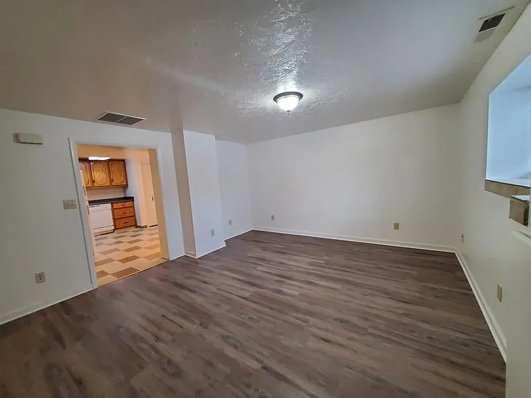 260 W 19th St #B — Photo 4