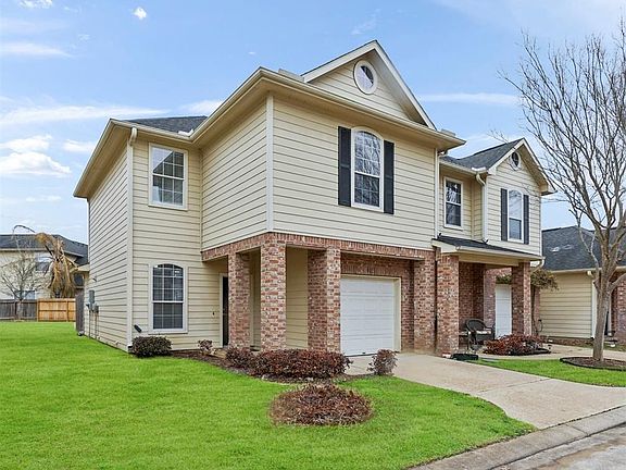 3rd image of 921 Sterling Creek Cir
