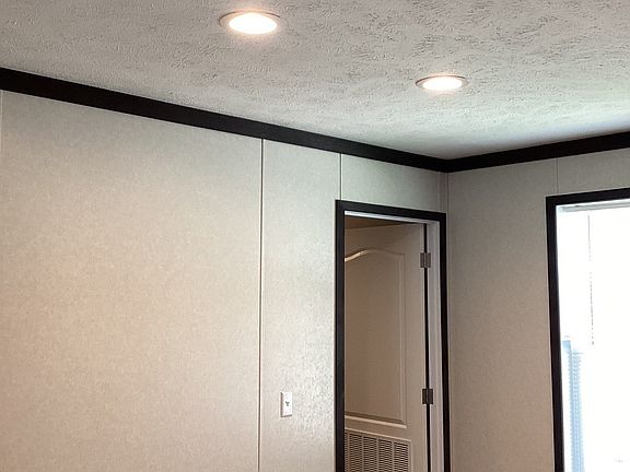 4th image of 9910 Geraldine St #194