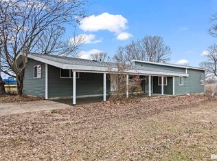 636 Linden Point, Petersburg, IL 62675