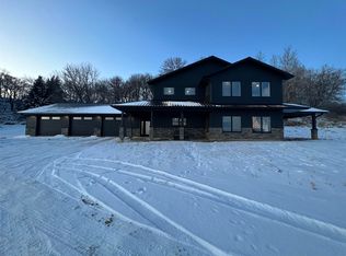 2965 Bluffton Rd, Decorah, IA 52101