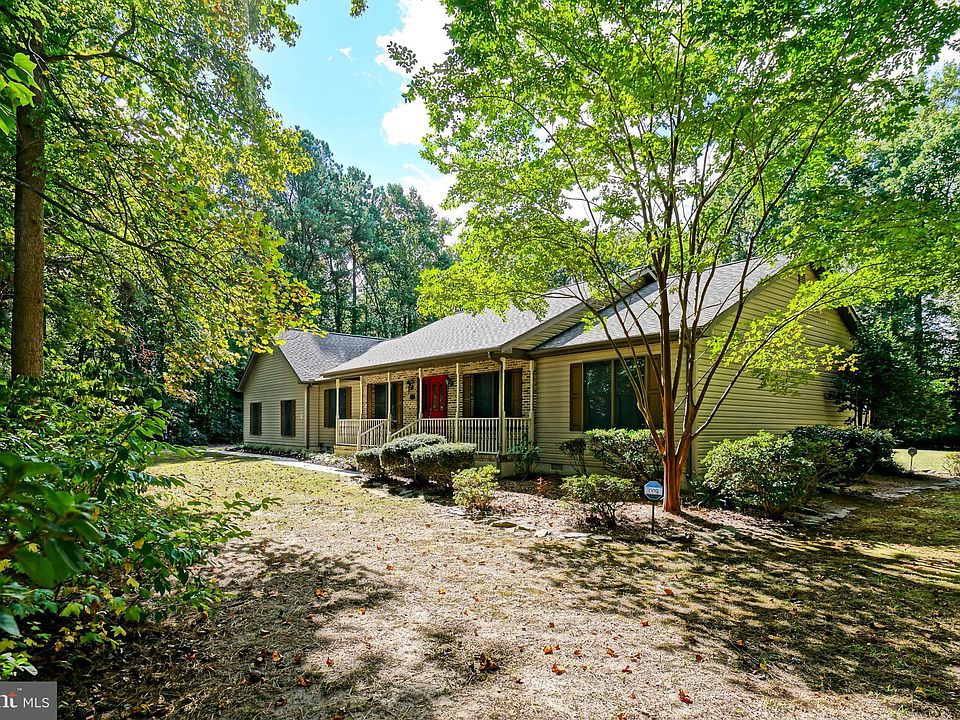 1st image of 211 Waterford Dr