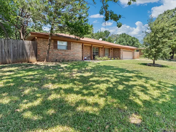 208 Woodlawn Dr, Keene, TX 76059