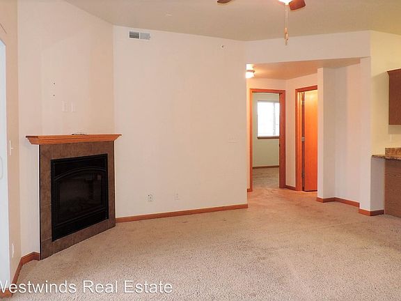 4th image of 565 Pond View Dr Unit 103