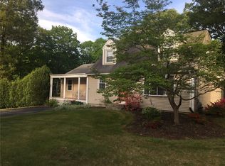 10 Ellen Ln, Cranston, RI 02921