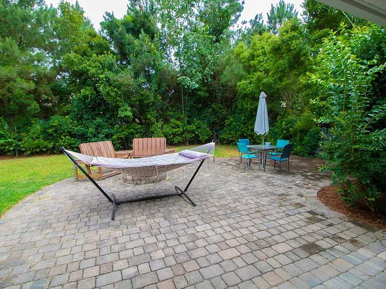 4 Gresham Ln — Photo 43