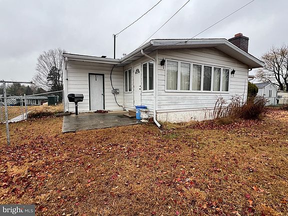 2nd image of 12 Sherwood Ln