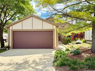 1118 Oakview Dr, Wheaton, IL 60187