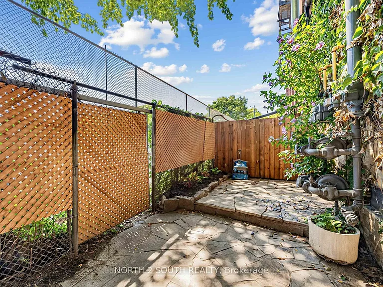 347 Sorauren Ave #123 — Photo 22