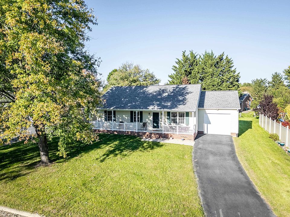 1st image of 23 Briarwood Cir