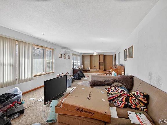 5th image of 803 Paris Rd