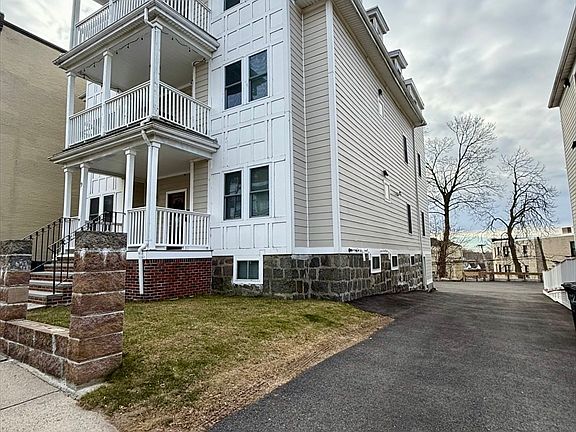 2nd image of 9 Wales St