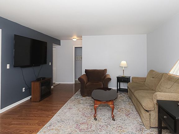 3rd image of 448 N Lake Shore Dr