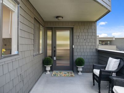 5620 S Riverside Ln APT 3, Portland, OR, 97239