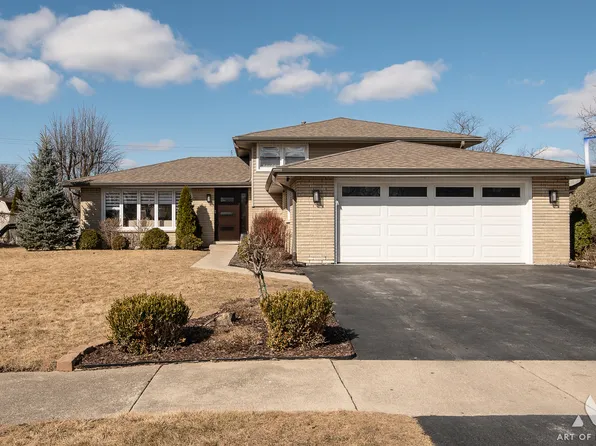 10518 S Terry Dr, Palos Hills, IL 60465