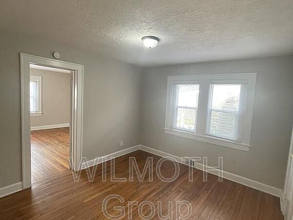 5th image of 1730 N Oxford St