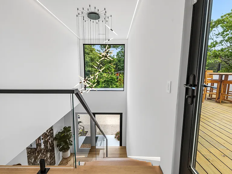 101 Montauk Blvd — Photo 24