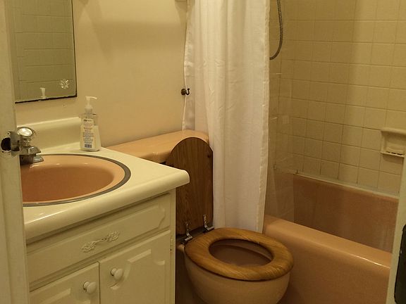 4th image of 423 Maxine Dr