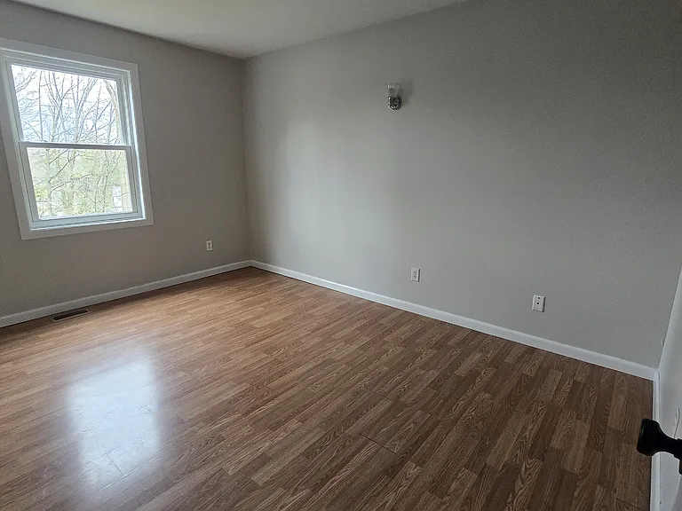 160 Forest Rd #1 — Photo 4