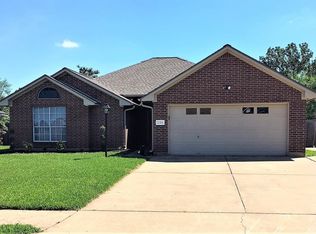 224 Lasso St, Angleton, TX 77515
