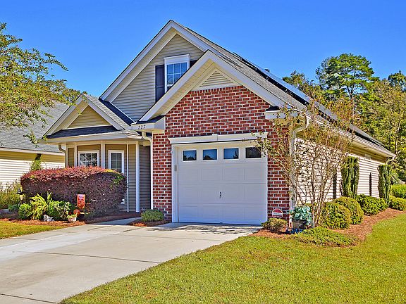 3rd image of 227 Garden Grove Dr