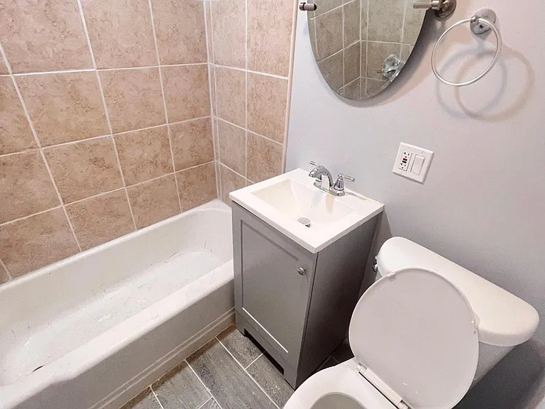 615 W 18th St #2F — Photo 3