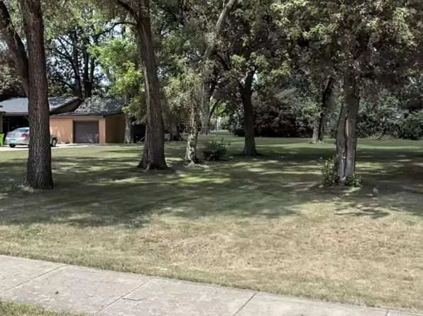 2109 Chesley Dr, Sterling Heights, MI 48310