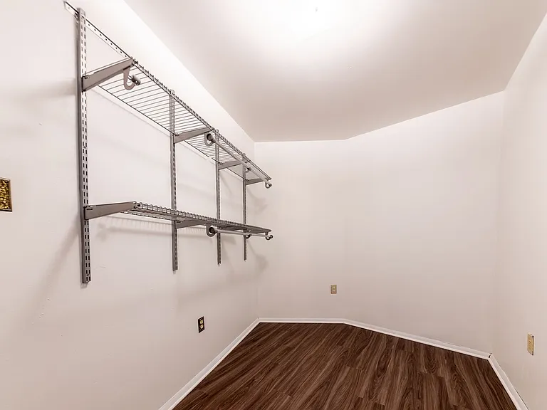 952 Freeland St — Photo 32