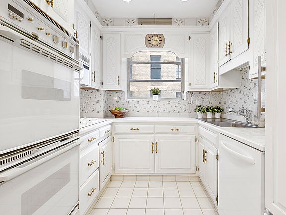 5th image of 15 W 81st St #10D