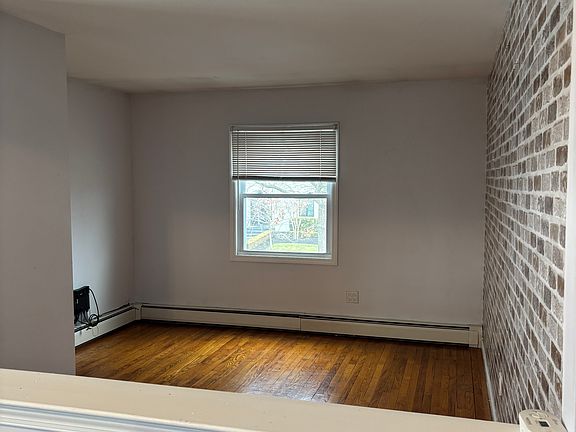 3rd image of 130 Swinnerton St Floor 2